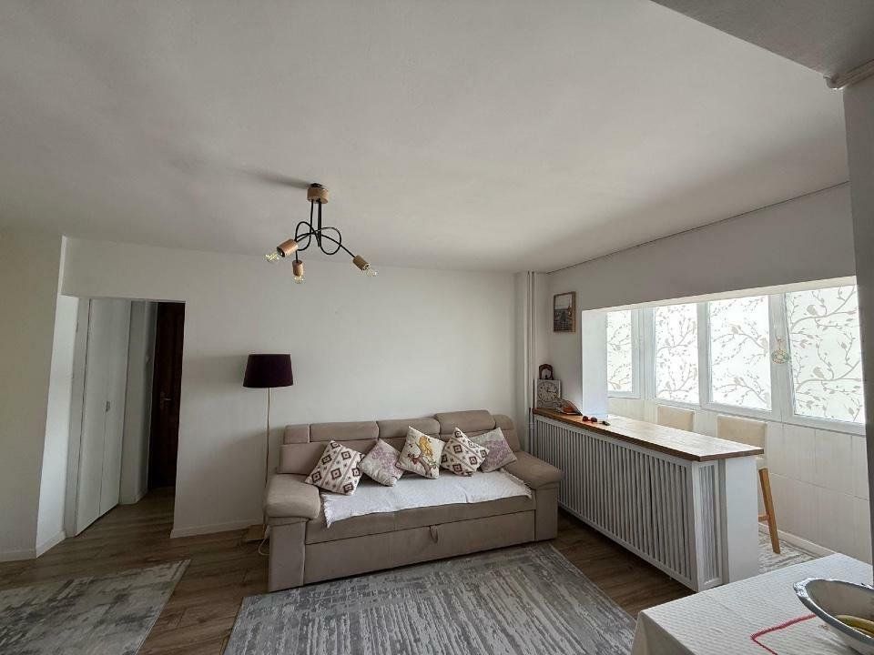 De vânzare, apartament 4 camere  I. Mihalache (1 Mai) sect 1 - Poză 3