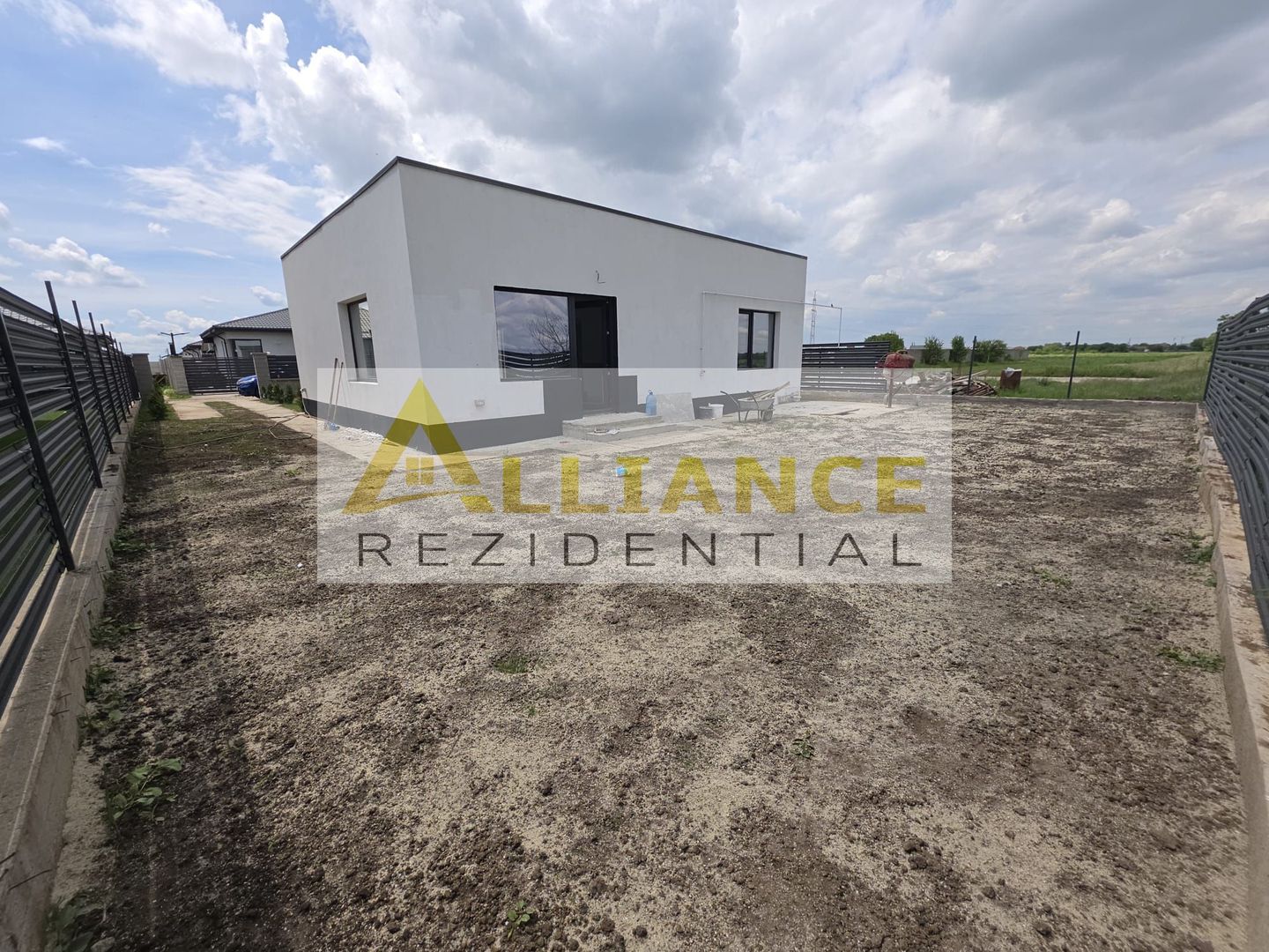 Casa 3 Camere | Curte amenajata - Poză 4