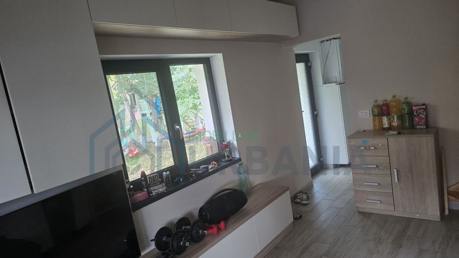 Casă de închiriat cu 3 dormitoare, 2 băi, living și terasă, în Rediu, lângă Primărie - Poză 6