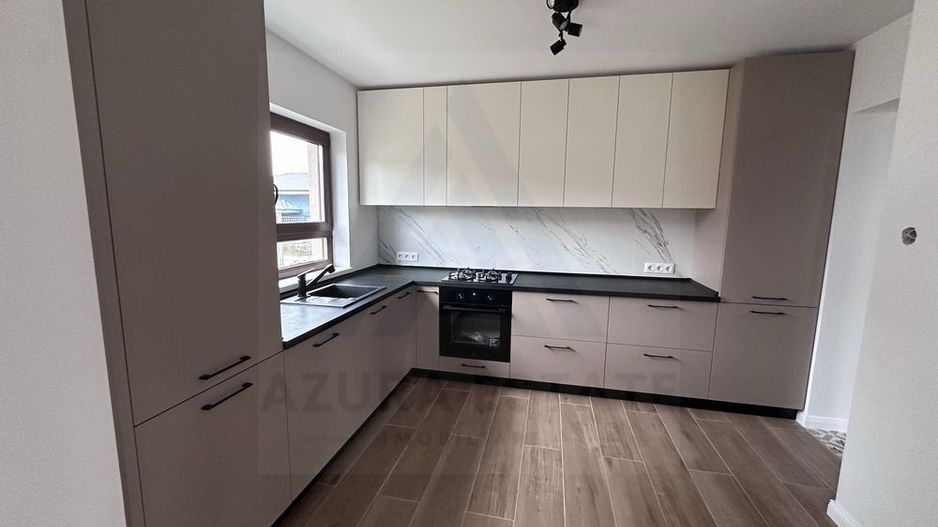Casă premium complet utilata 5 camere 3 bai teren 427 mp în Cisnădie - Poză 1