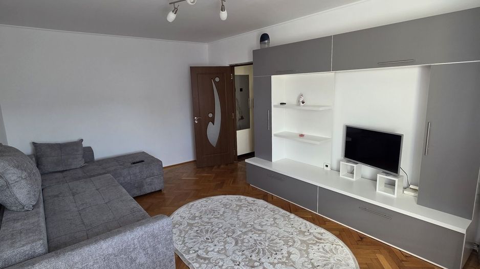 Închiriere apartament cu 2 camere - Poză 1
