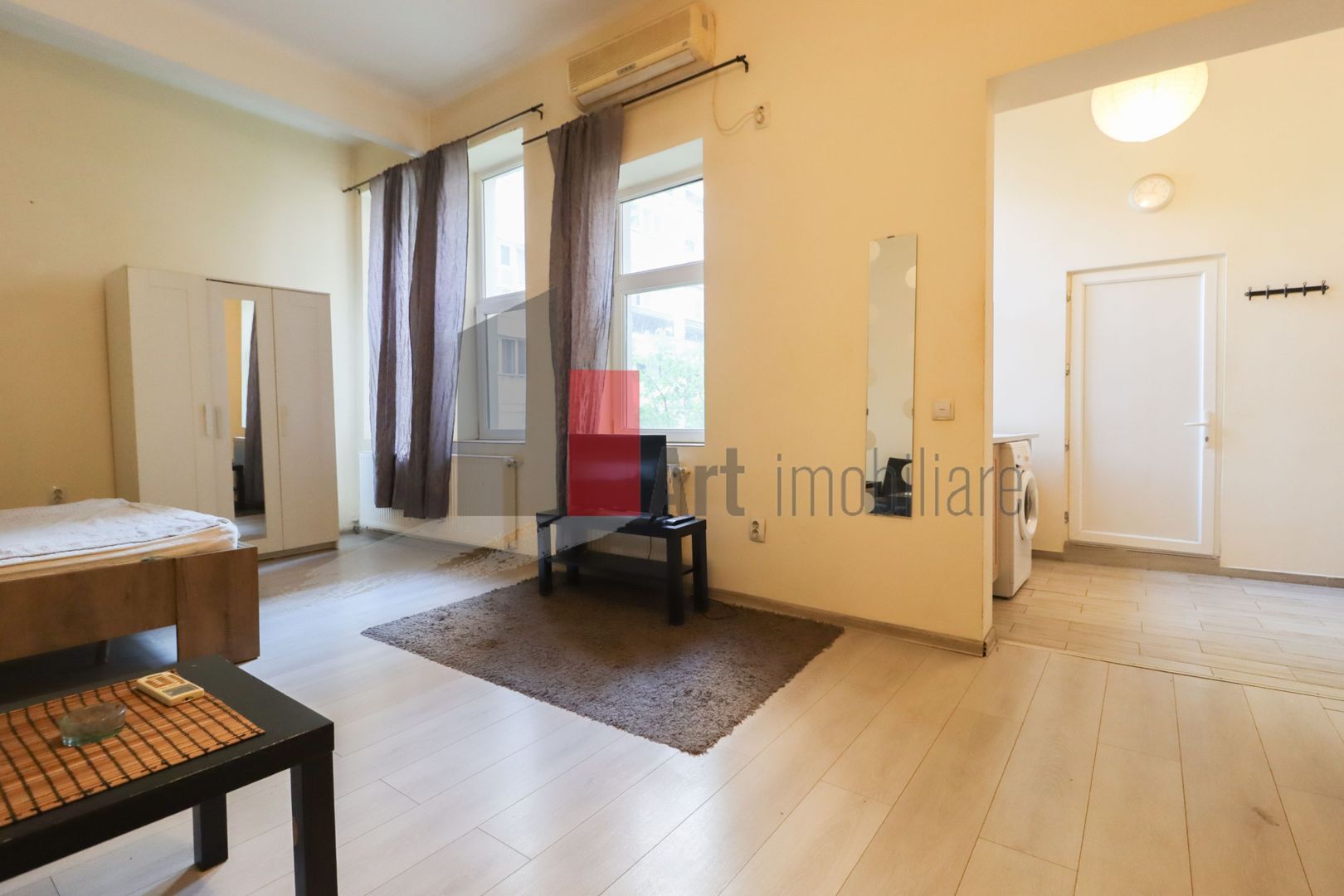 Garsoniera "PRIVASI" , Calea Victoriei-Hotel Novotel - Poză 3