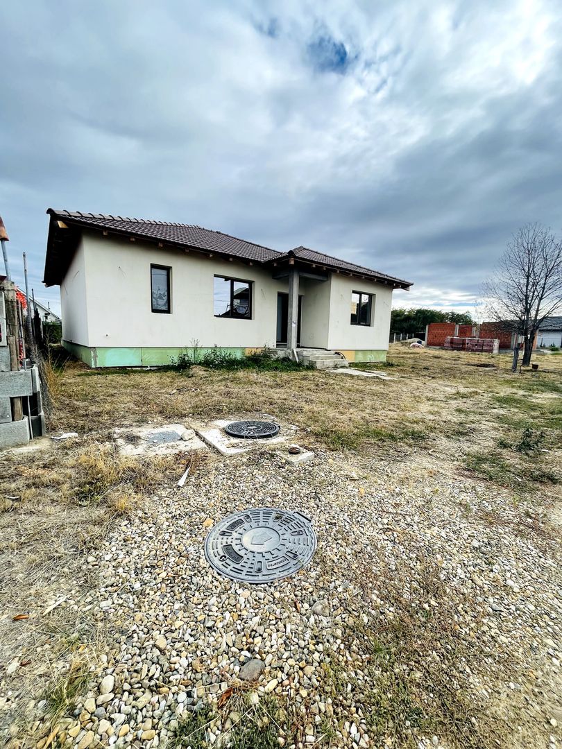 Casă Individuală Parter ,4 Camere, 490 mp Teren, Oradea - Poză 2