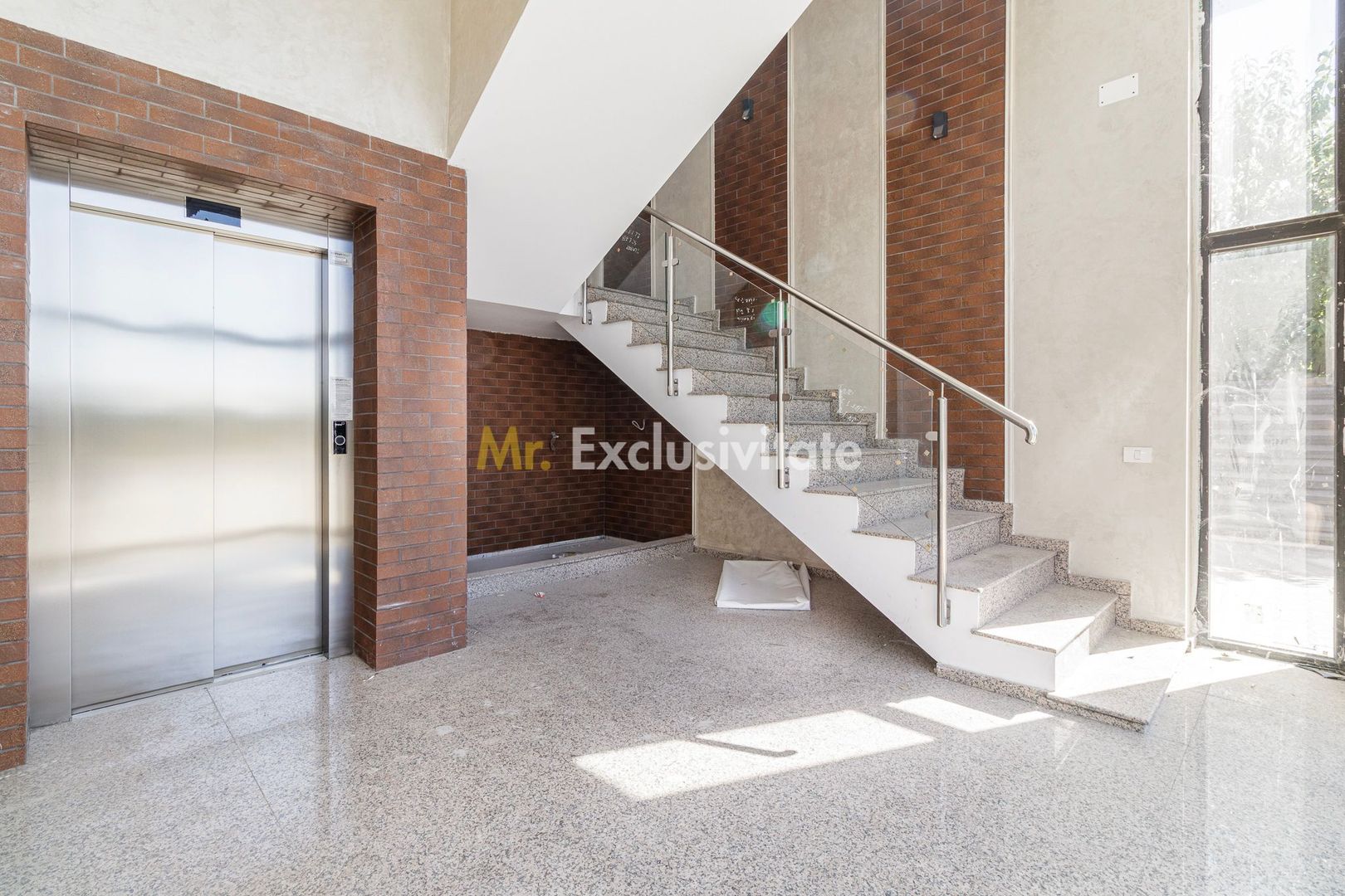 Spatiu comercial de la 14 euro de inchiriat Amber Forest Plaza - Poză 17