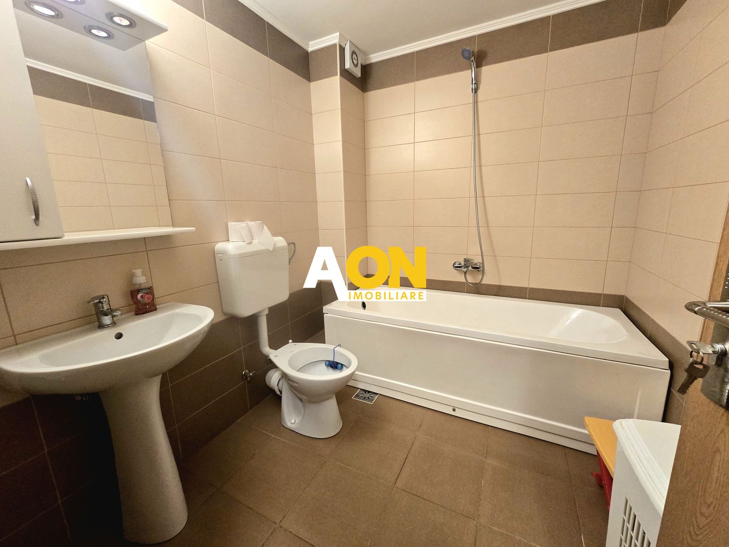 Apartament 1 Camera Bloc Nou, Zona Cetate, Etaj 1 cu Balcon - Poză 4