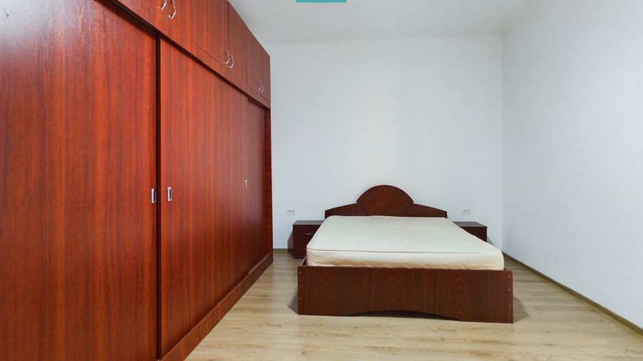 Apartament cu 3 camere la curte comună în Grădiște - Poză 9