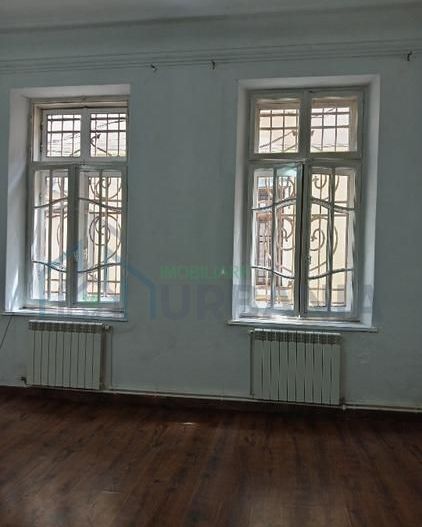 Apartament de închiriat, 3 camere, parter, zona centrală Iași – Teatrul Național - Poză 1