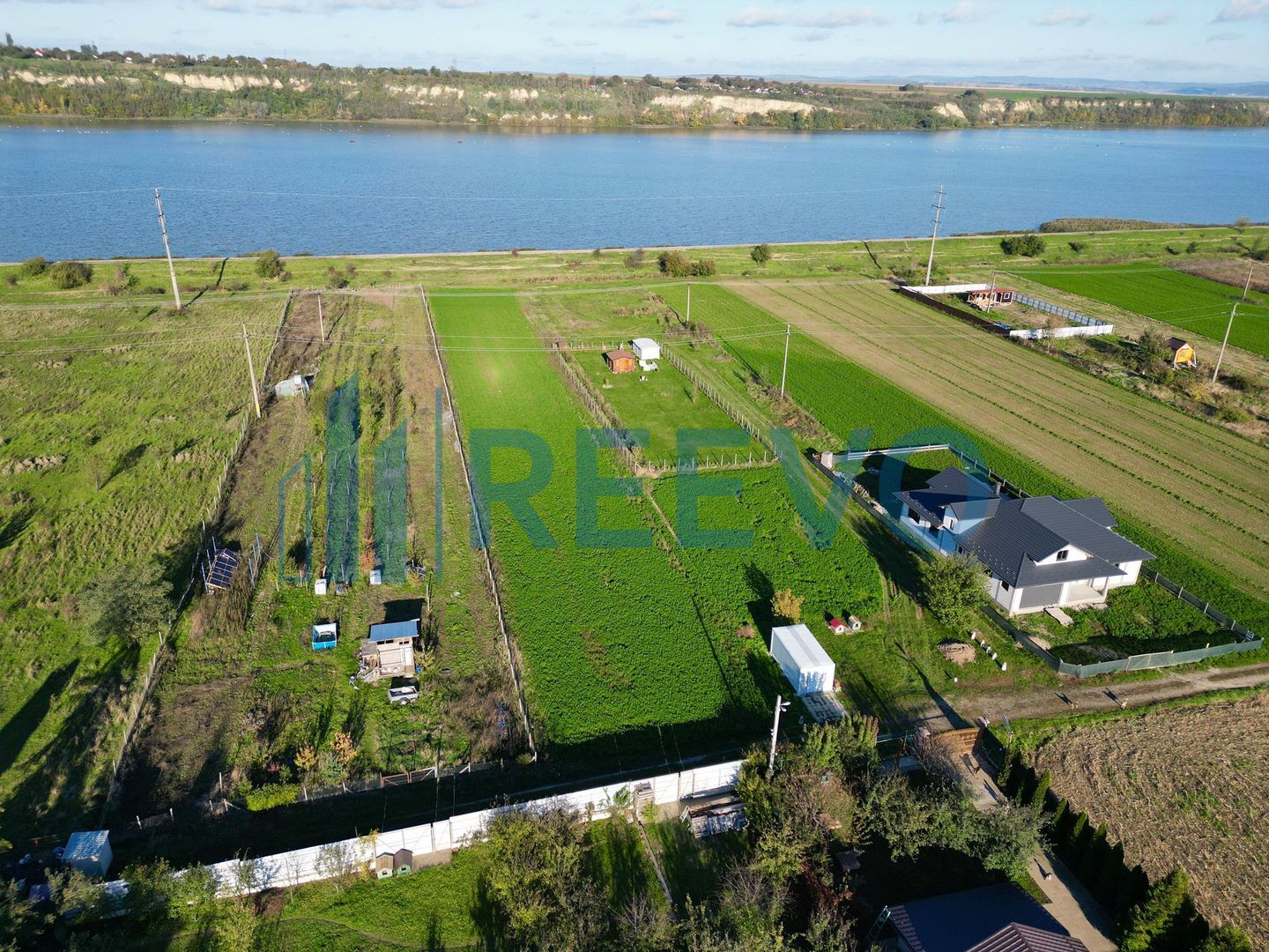 Teren 3.600 mp Lilieci - Poză 1