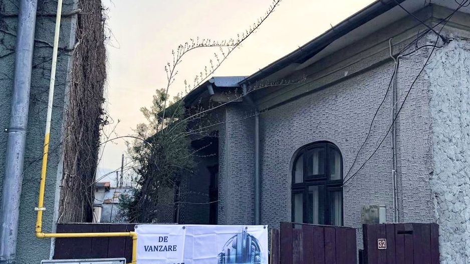 Casă de vânzare cu 3 camere - Poză 1