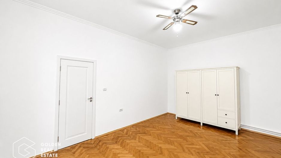 Apartament ultracentral, 2 camere, curte cu acces auto - Poză 2