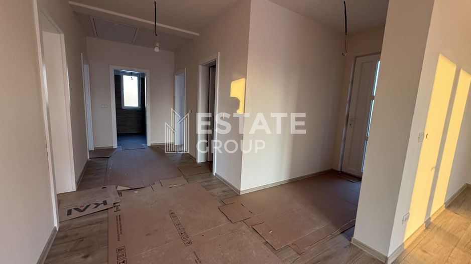Casa individuala cu 4 camere in Mosnita Noua zona Castel - Poză 6