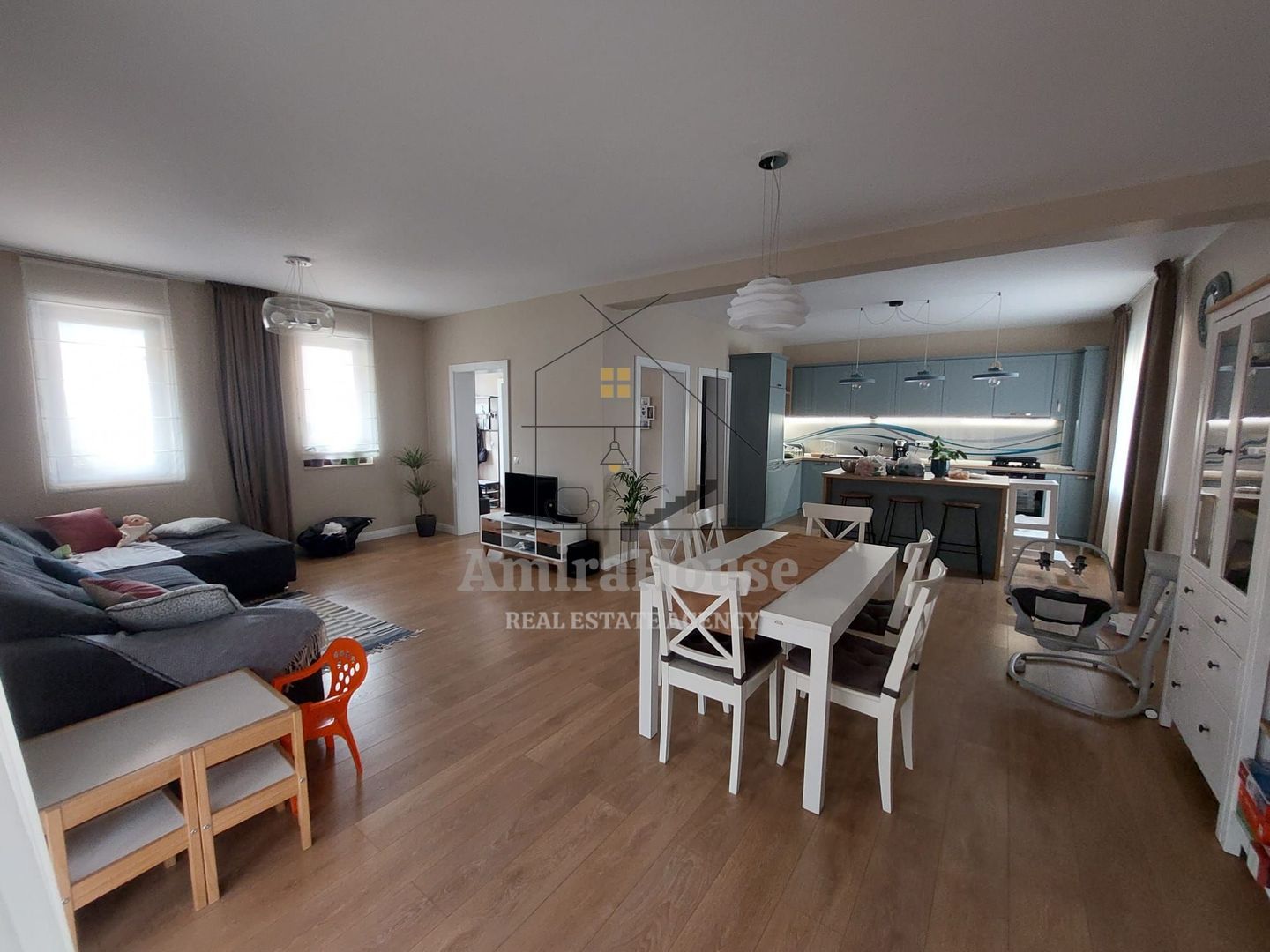 Duplex ultrafinisat mobilat utilat cu 2 locuri de parcare zona Terra - Poză 5