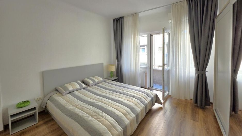 Piata Romana, 4 camere 138 MP total, Etaj 2/9, renovat - utilat, liber - Poză 32
