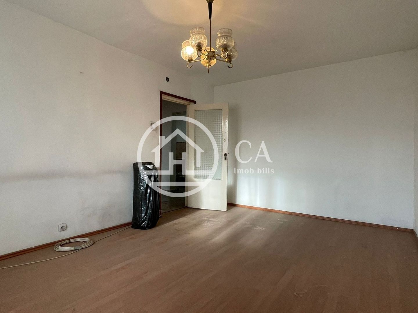 Apartament de vânzare cu 3 camere în zona Nufarul, Oradea - Poză 2
