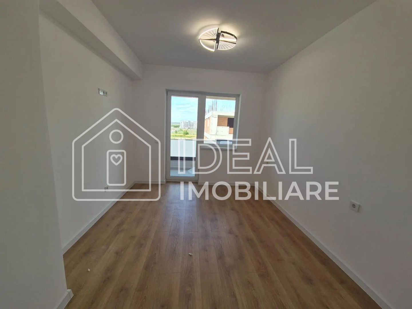 🏡 Apartament 3 camere și balcon- LA CHEIE, zona Calea Surii Mici - Poză 2