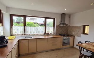 Vila spațioasă și recent renovată în Ghiroda! - Poză 79