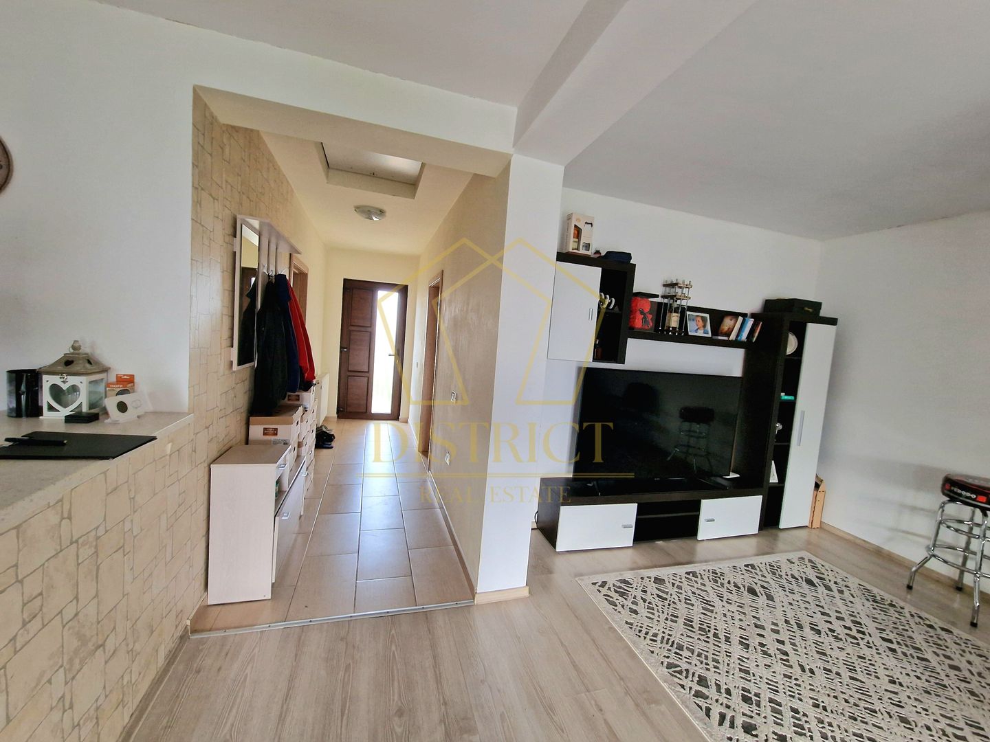 Casa individuala impartita in 2 apartamente | Ianova - Poză 4