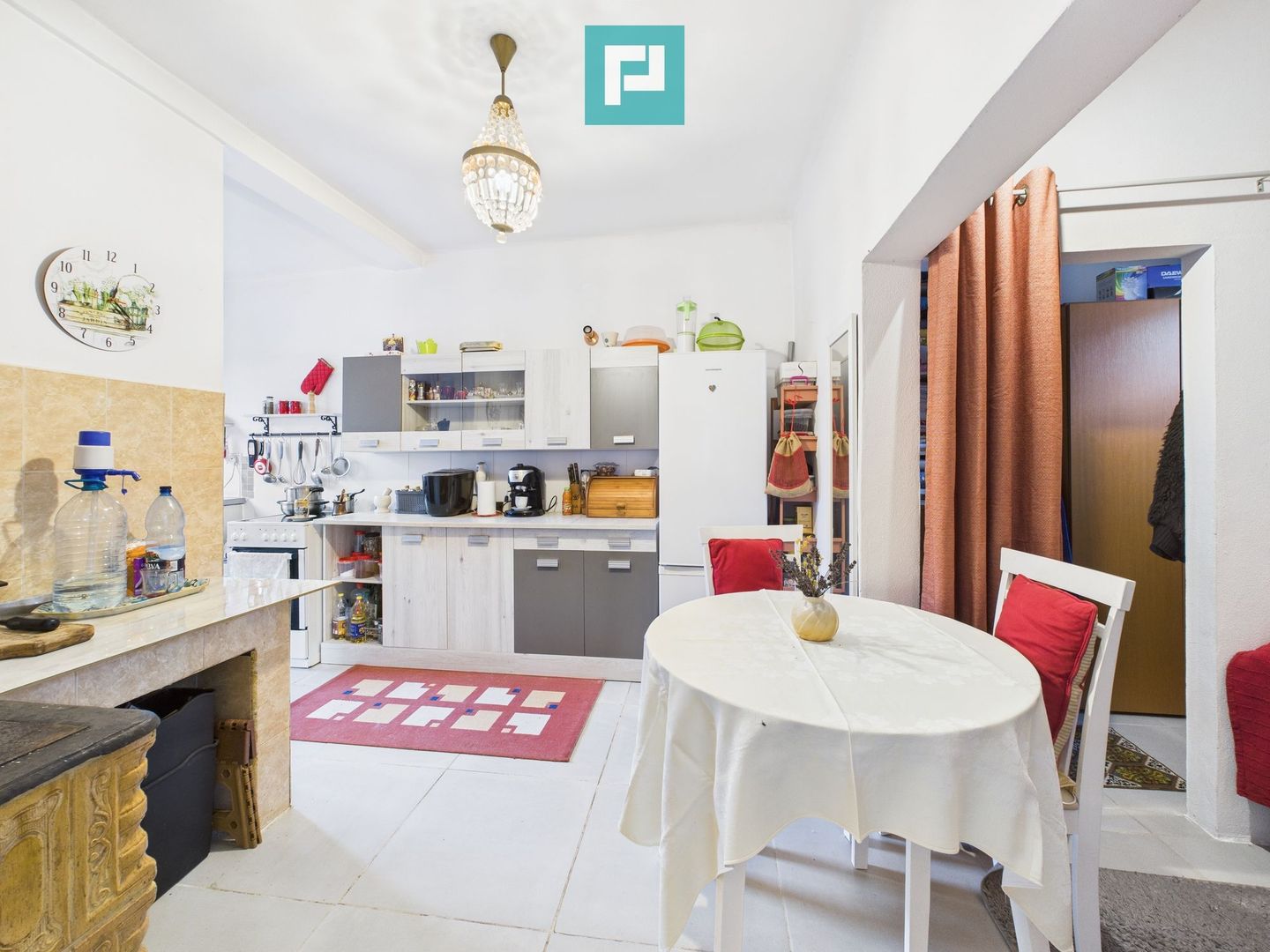 Casă renovată în localitatea Comănești, Arad - Poză 14