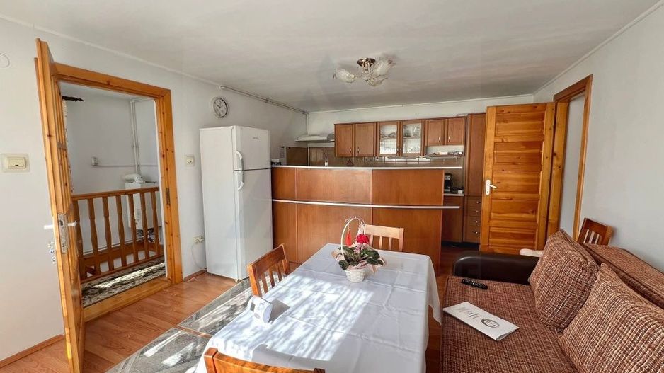 Casa 3 camere 80 mp utili curte comuna si balcon 3,75 mp în Ștrand - Poză 3