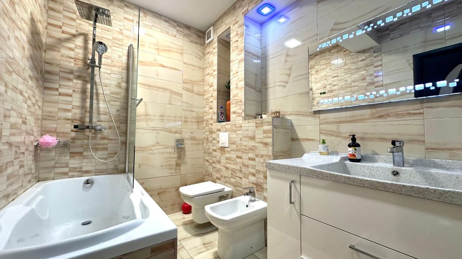 Apartament spatios 4 camere + parcare, pretabil ptr ERASMUS - Poză 10