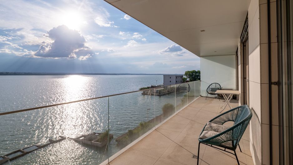 3 camere | 95 mp + terasă 20 mp | Vedere frontală lac | Mamaia-Cazino - Poză 1