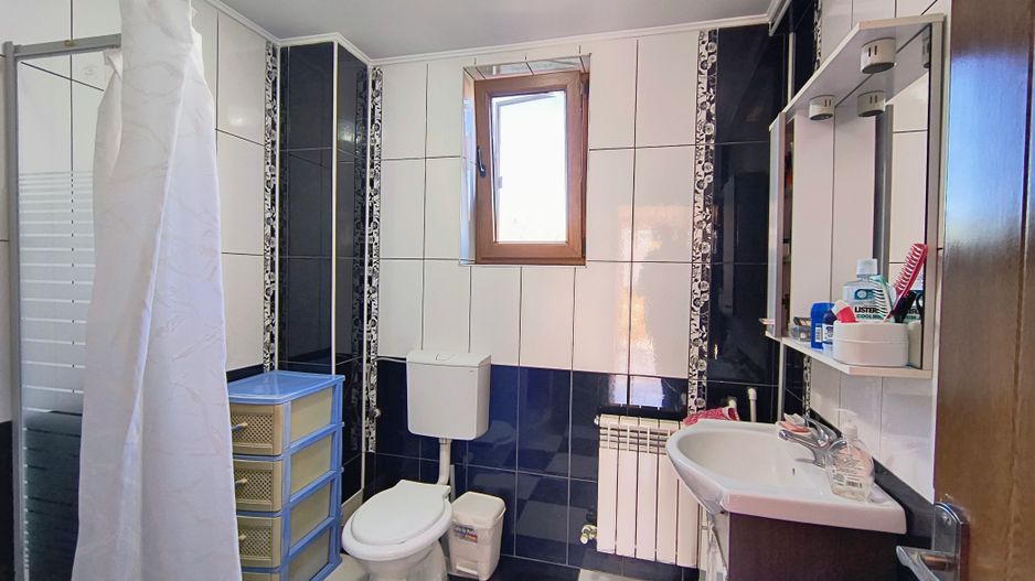 Năvodari | Casă spațioasă cu teren mare - Poză 10