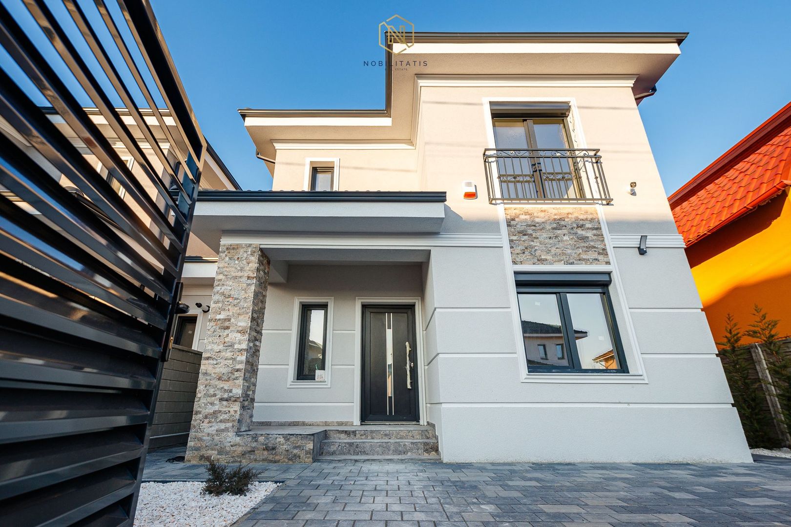 Duplex nou deosebit - despartit prin camera tehnica | Curte amenajata - Poză 1