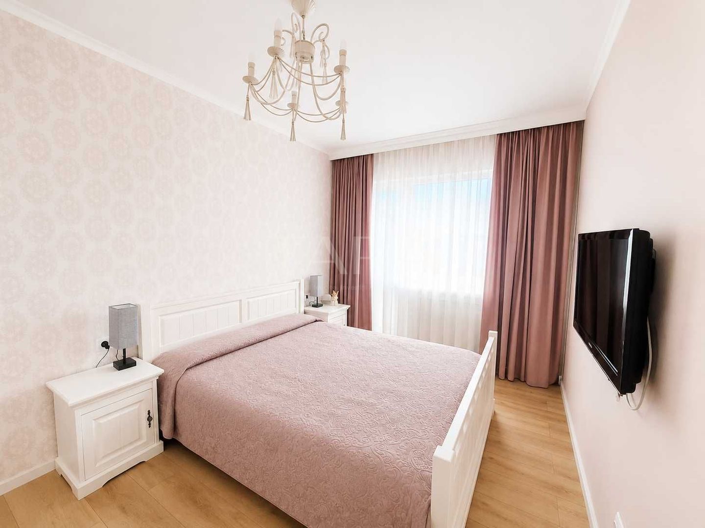 Apartament cu 3 camere, terasă de 125 mp, Baciu. - Poză 4
