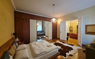 Vila deosebitǎ în zona centrala - Poză 3