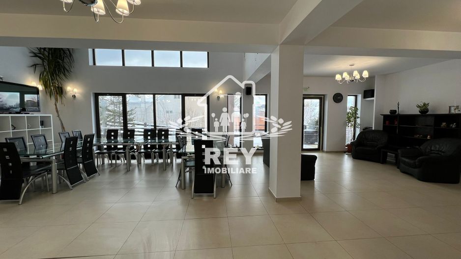 Vila / Hotel de vânzare în Păltiniș - Poză 12