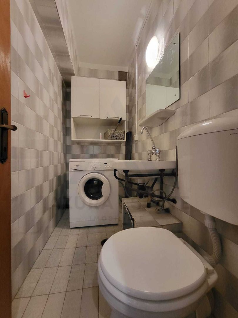 Apartament renovat 3 camere 2 bai 85 mp utili in zona Centrala - Poză 3