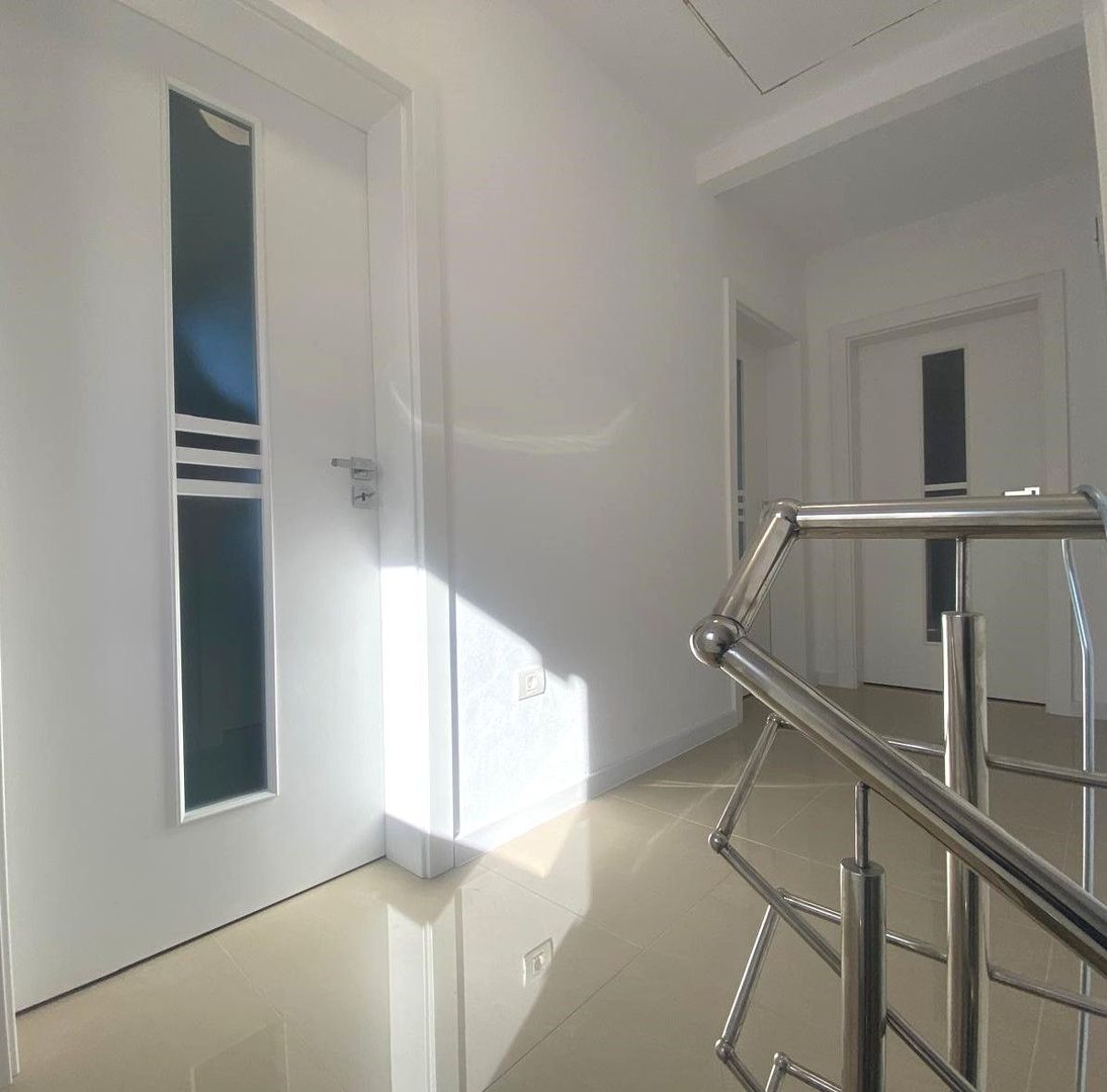 Casa la cheie! Vanzare casa cu 4 camere in Priseaca - Poză 10