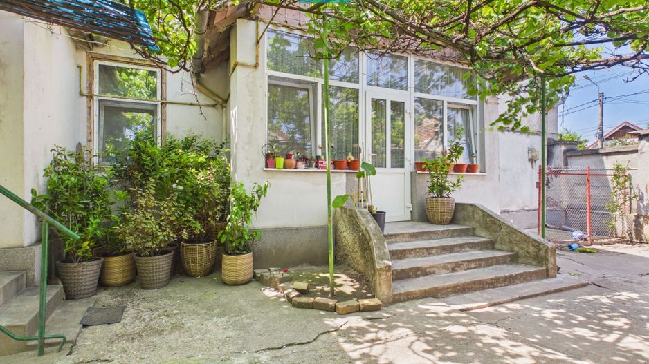 Casă individuală zonă centrală - teren 940 mp - Poză 1