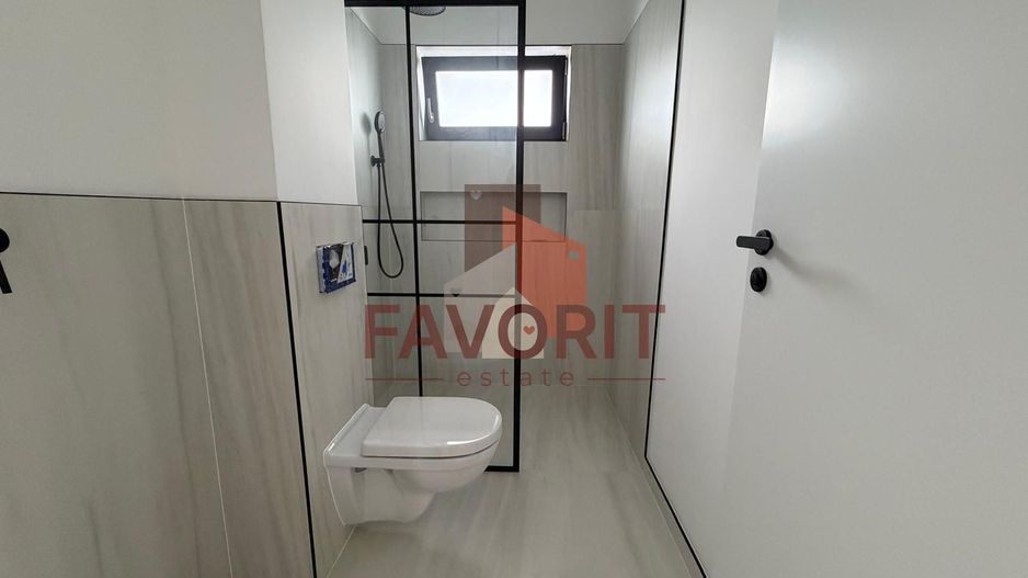 Triplex in Sacalaz | Finisaje premium | 4 camere | Asfalt | 2 balcoane - Poză 11