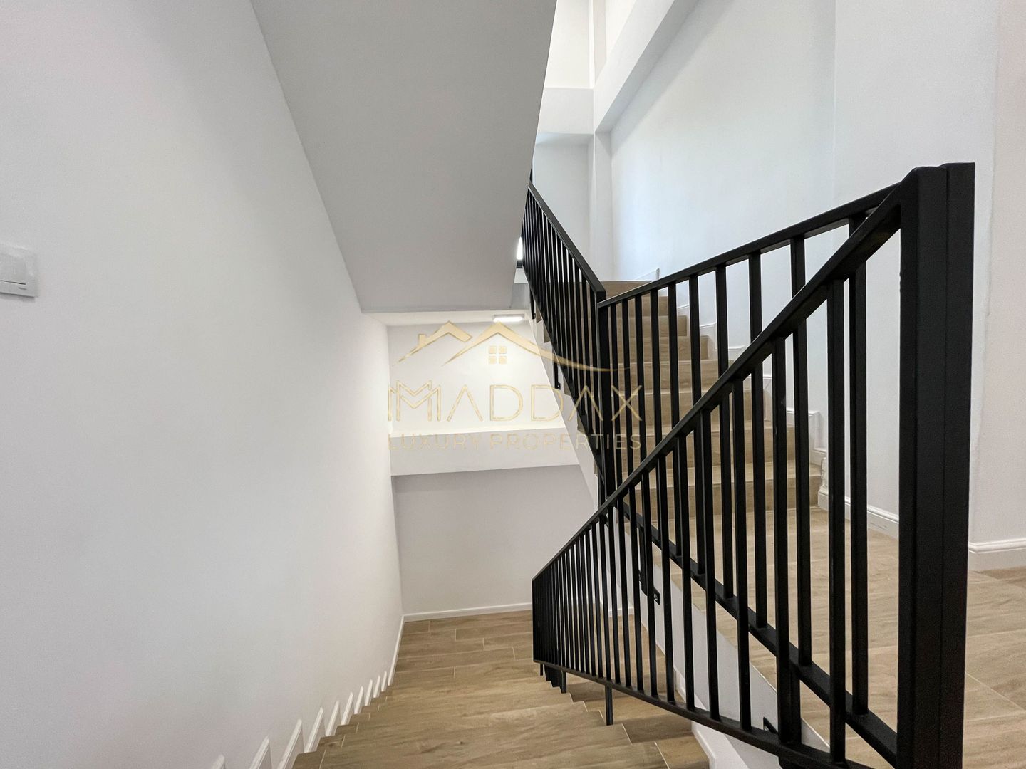 Spatiu comercial S+P+2E+M ***Prima Inchiriere*** - Poză 45