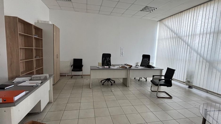 Depozit cu showroom de inchiriat de 1600 mp - Poză 6