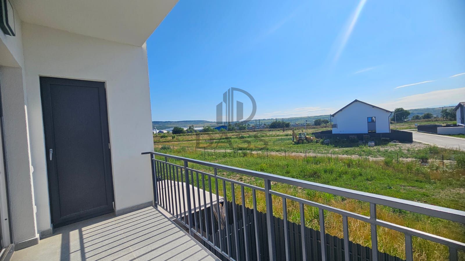Apartament 2 camere cu camara pe balcon si loc de parcare Selimbar - Poză 1