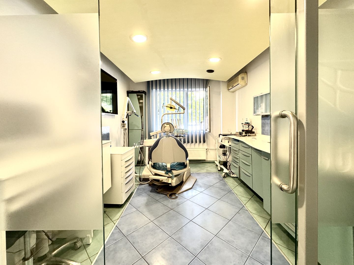 Cabinet stomatologic cu tradiție 20+ ani - dotat si funcțional - Poză 5