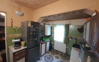 Vanzare apartament la curte comuna in zona centrala - Poză 6