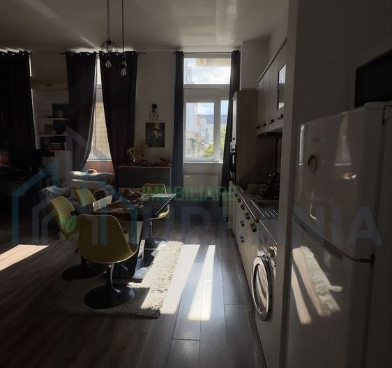 Inchiriez apartament zona centrală - Poză 2