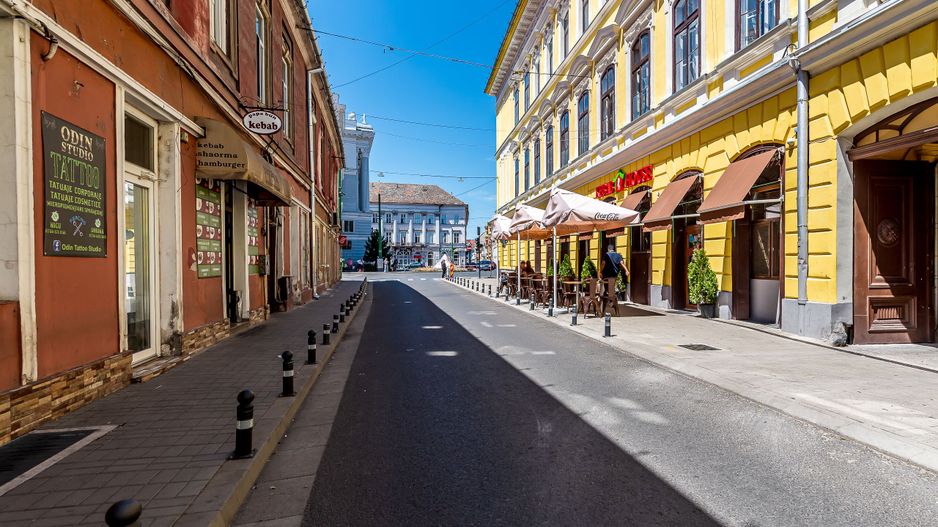 Spațiu birouri central cu 2 intrări pe Str. Unirii 1 Arad. - Poză 1