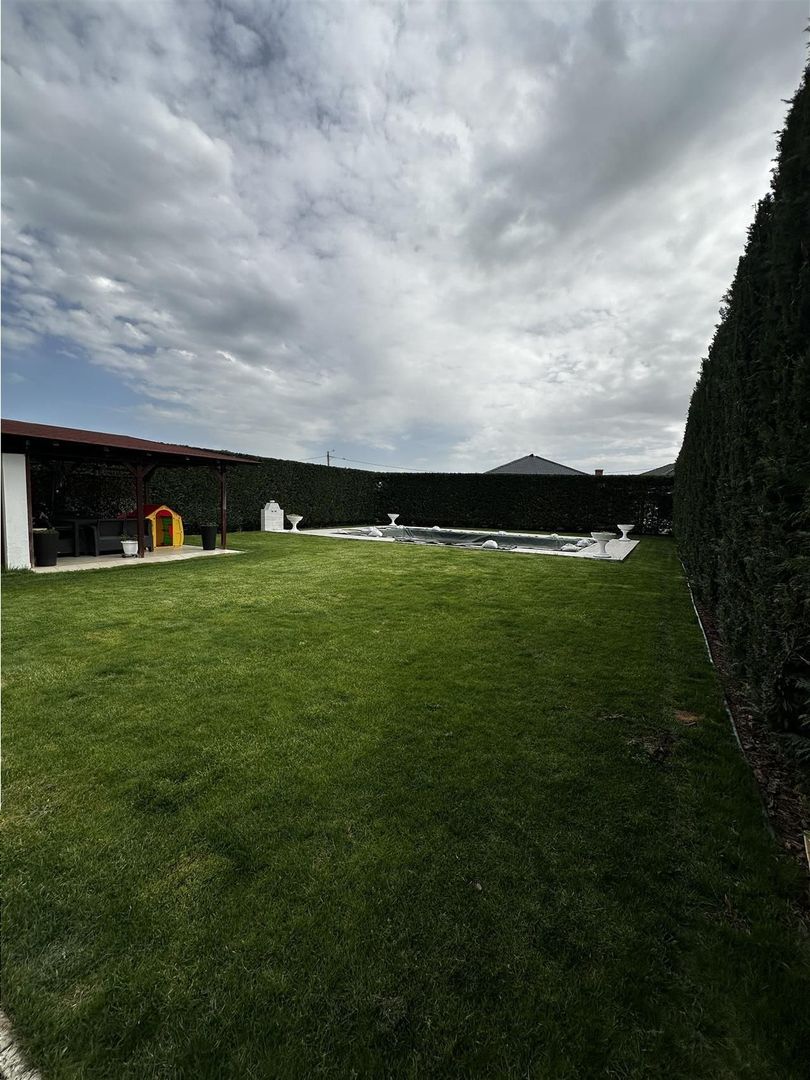 Vila lux cu piscina Sanmartin - Poză 10