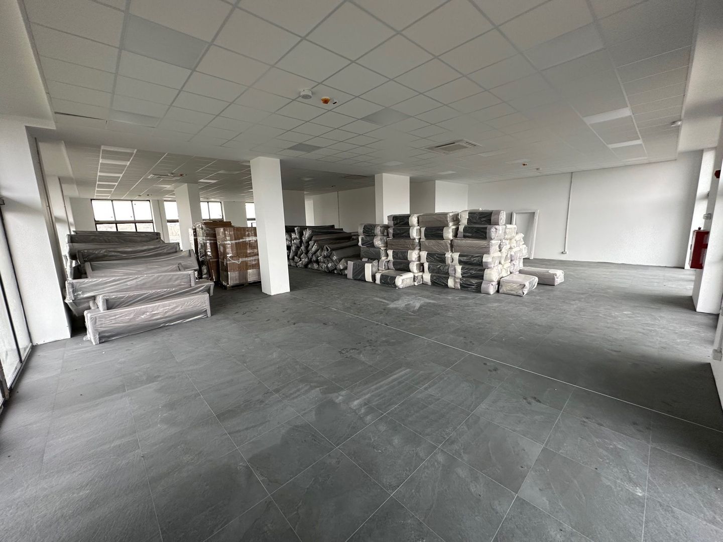 Spatiu comercial 421 mp - Poză 1