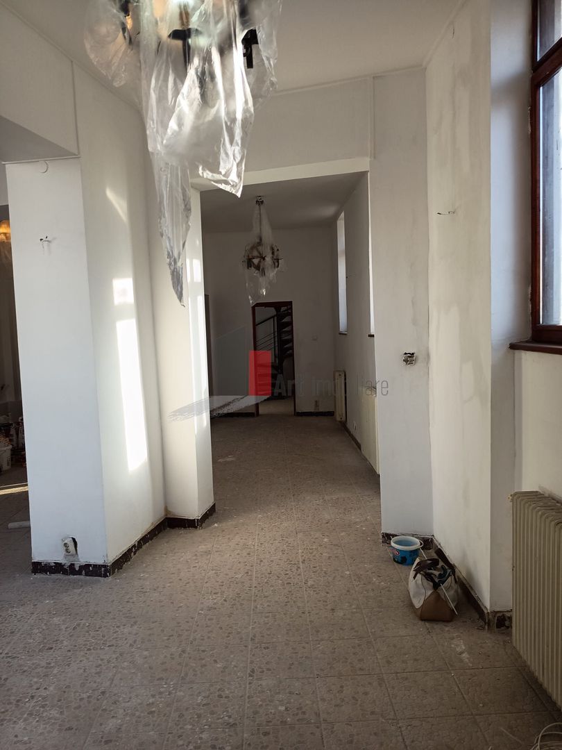 Vila  de inchiriat recent renovata - Poză 29