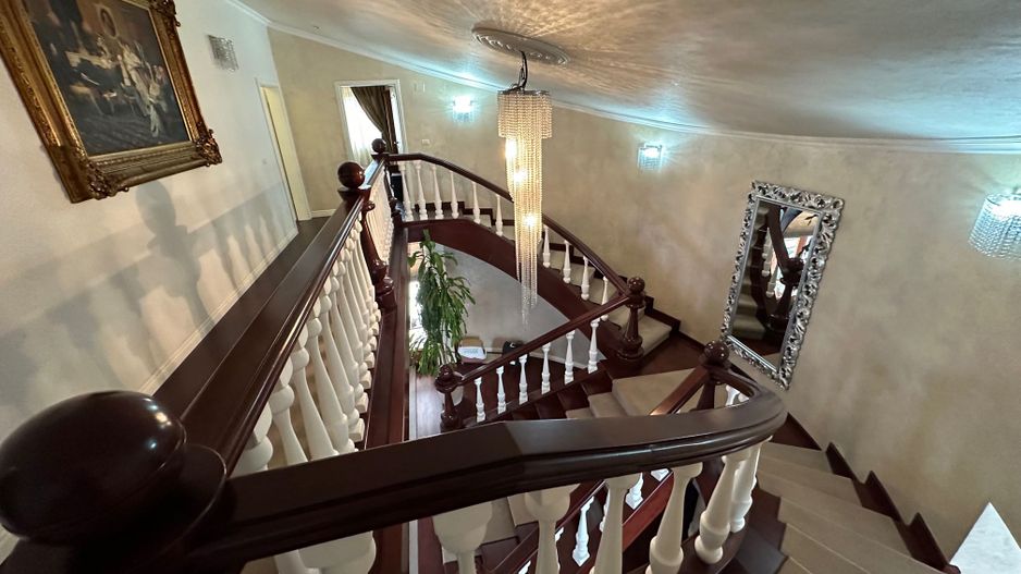 Casa la artera pretabilă Clinica medicala / birouri - Poză 23