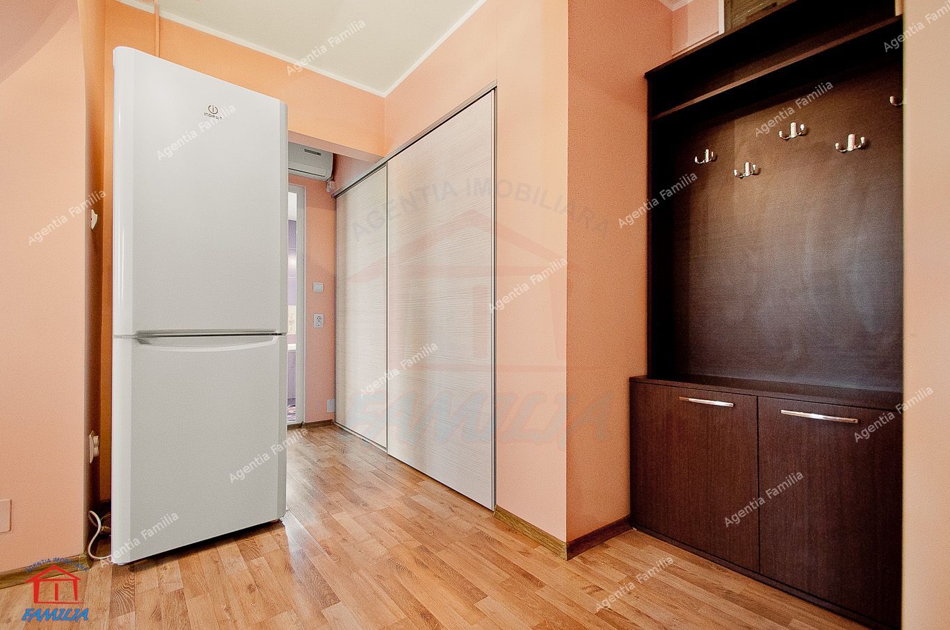 De vanzare apartament 2 camere Micro 39, etaj 3 - Poză 6