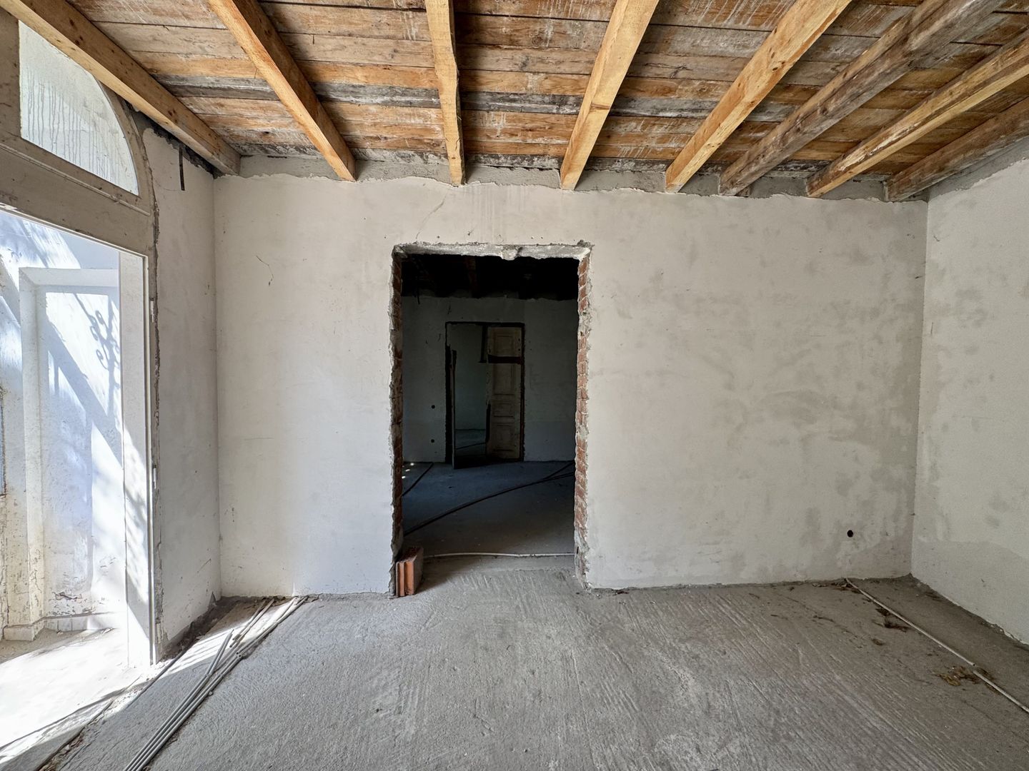 OPORTUNITATE RARA - imobil central, multifunctional, curte PROPRIE - Poză 17