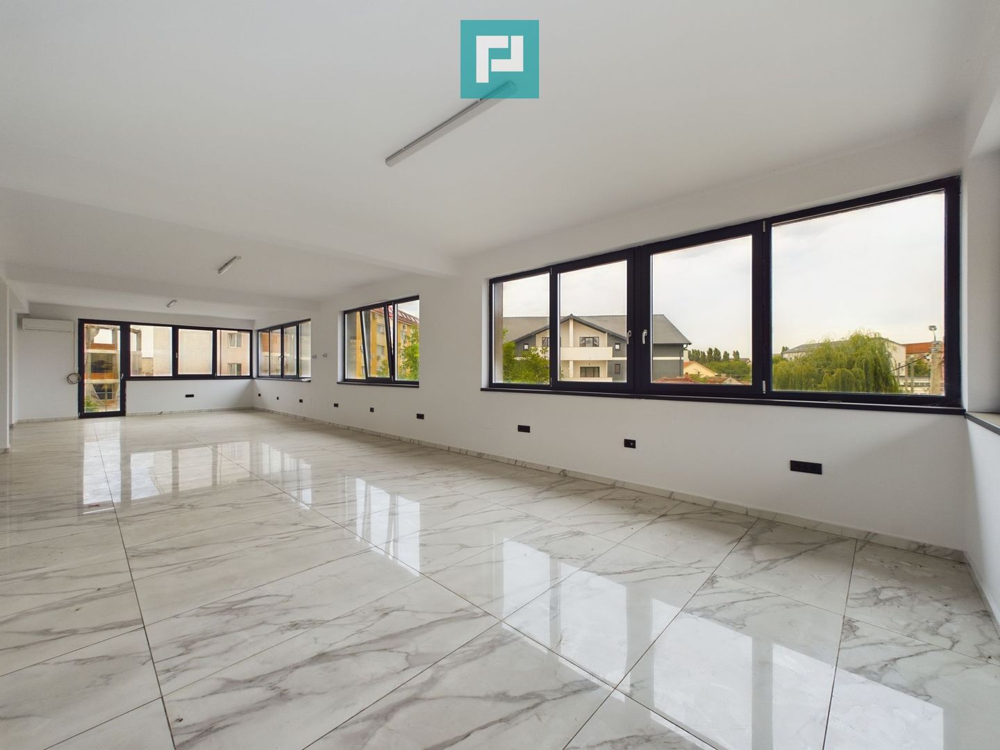 Spațiu Comercial/Birouri de 110 mp în Clădire Nouă - Poză 2