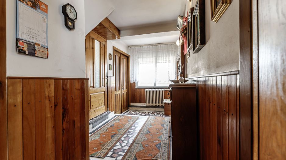 Casă din cărămidă cu 8 camere – zonă liniștită, LIPOVA - Poză 4