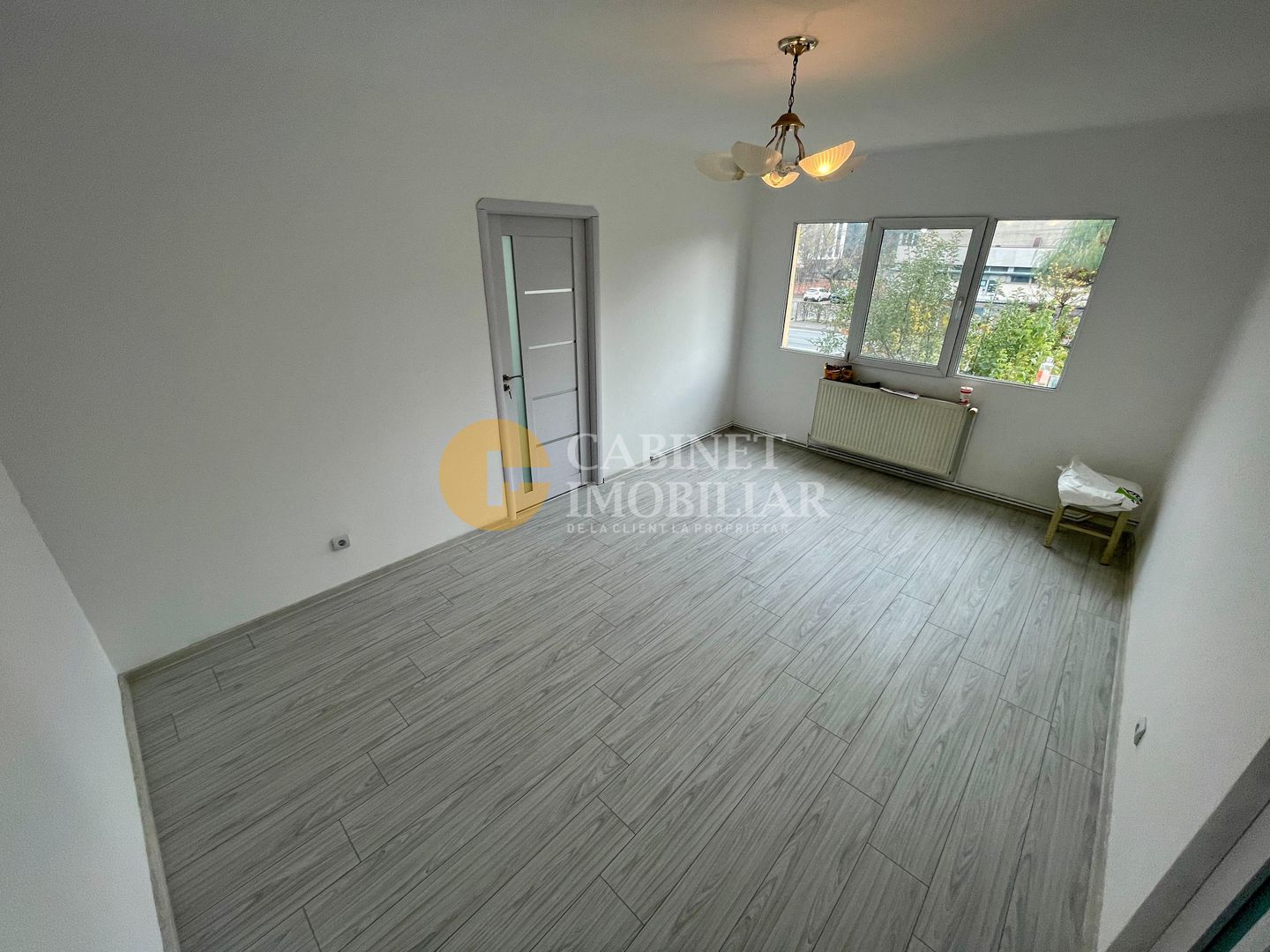 Apartament cu 2 camere - Etaj 1 - Bloc Fara Risc - Zona Primaveri - Poză 2